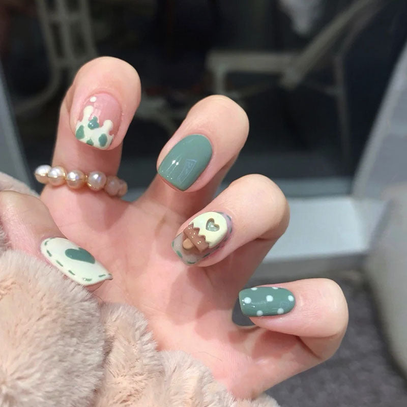 Nail set with intricate design Kalsten