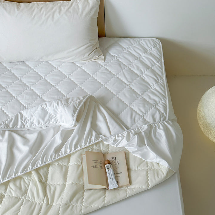 Quilted mattress topper with all-around elastic and breathable microfiber