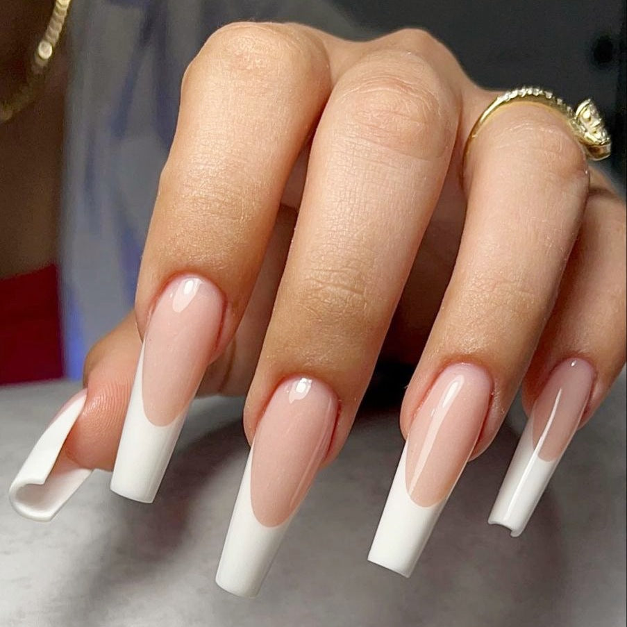 Acrylic nail set in stylish French Design Kalsten