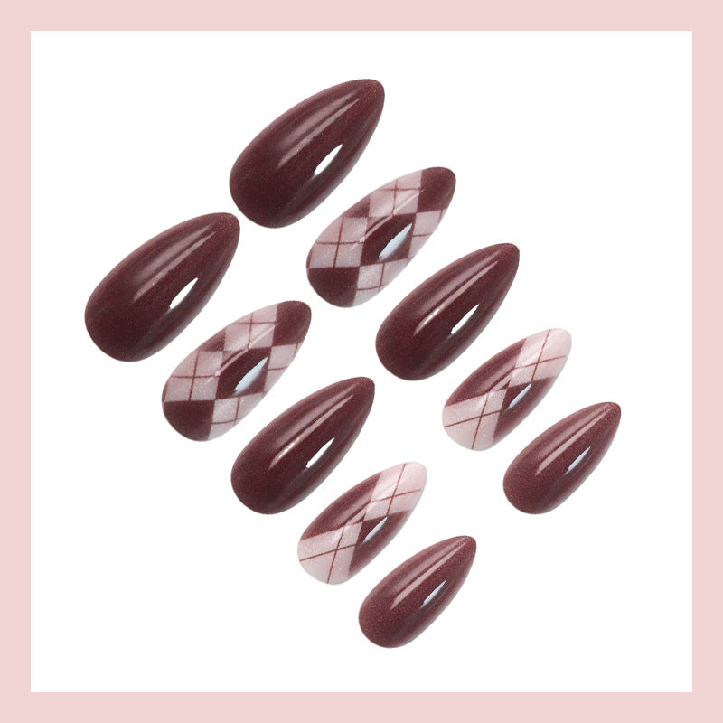 Artificial nail set with stylish geometric and elegant accents Kalsten