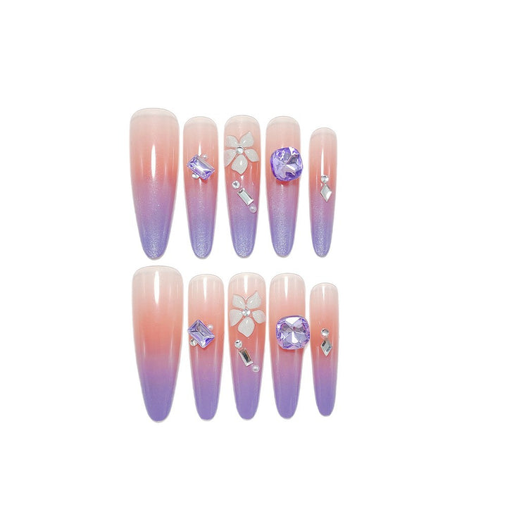 Artistic fingernails with delicate rhinestone details Kalsten