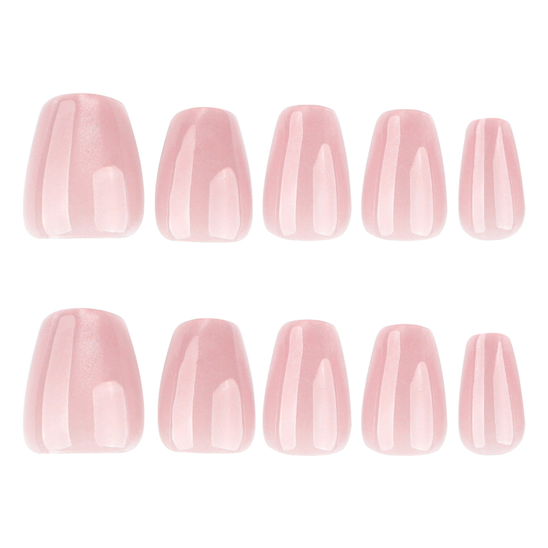 Artful nail art with elegant shimmer effect Kalsten