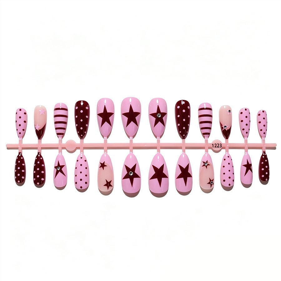 Artificial nail set with asymmetric designs and glitter accents Kalsten