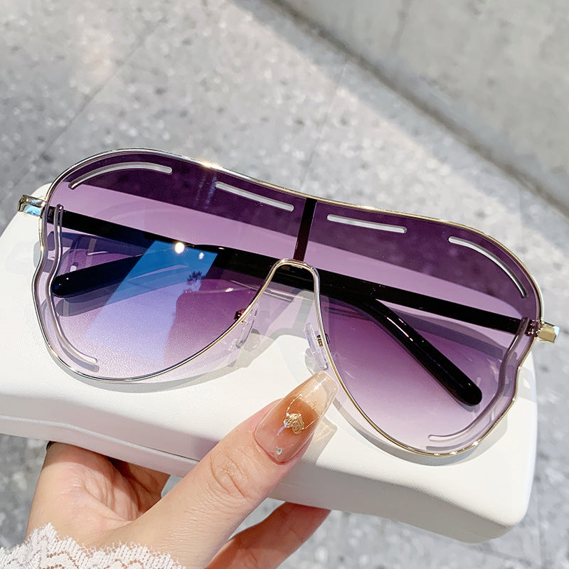 Women's sunglasses in modern shield design Kalsten