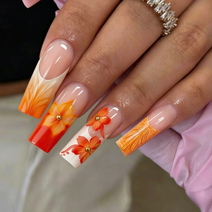 Nail art with floral accents and glitter Kalsten