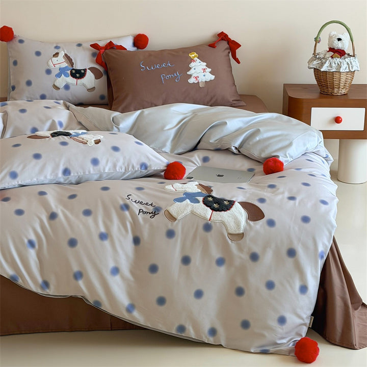 Bedding set made of cotton satin with delicate stripes and embroidered cherry motif