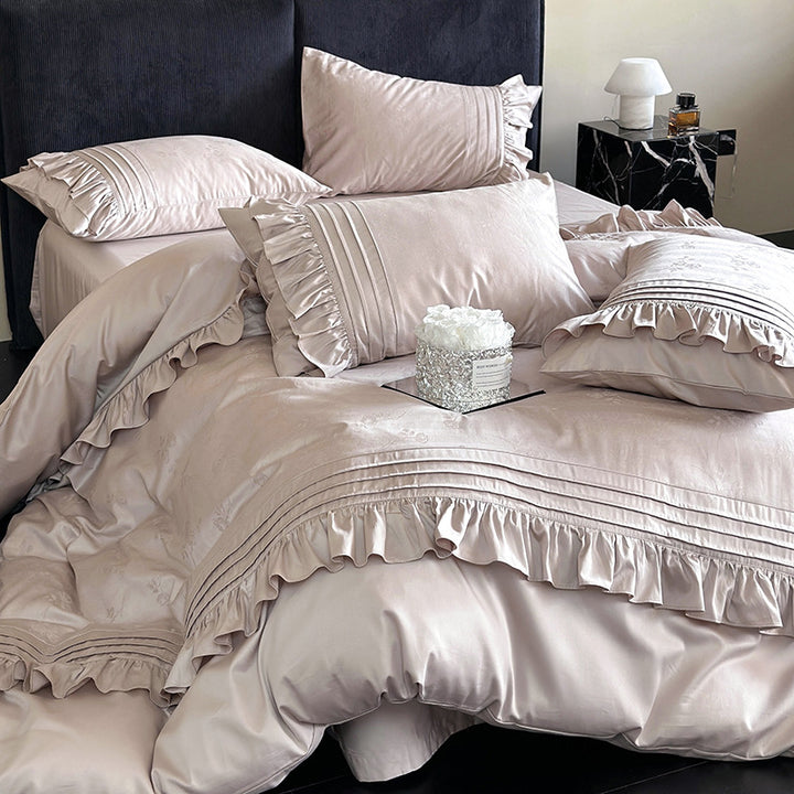 Bedding set with frill and fine jacquard texture