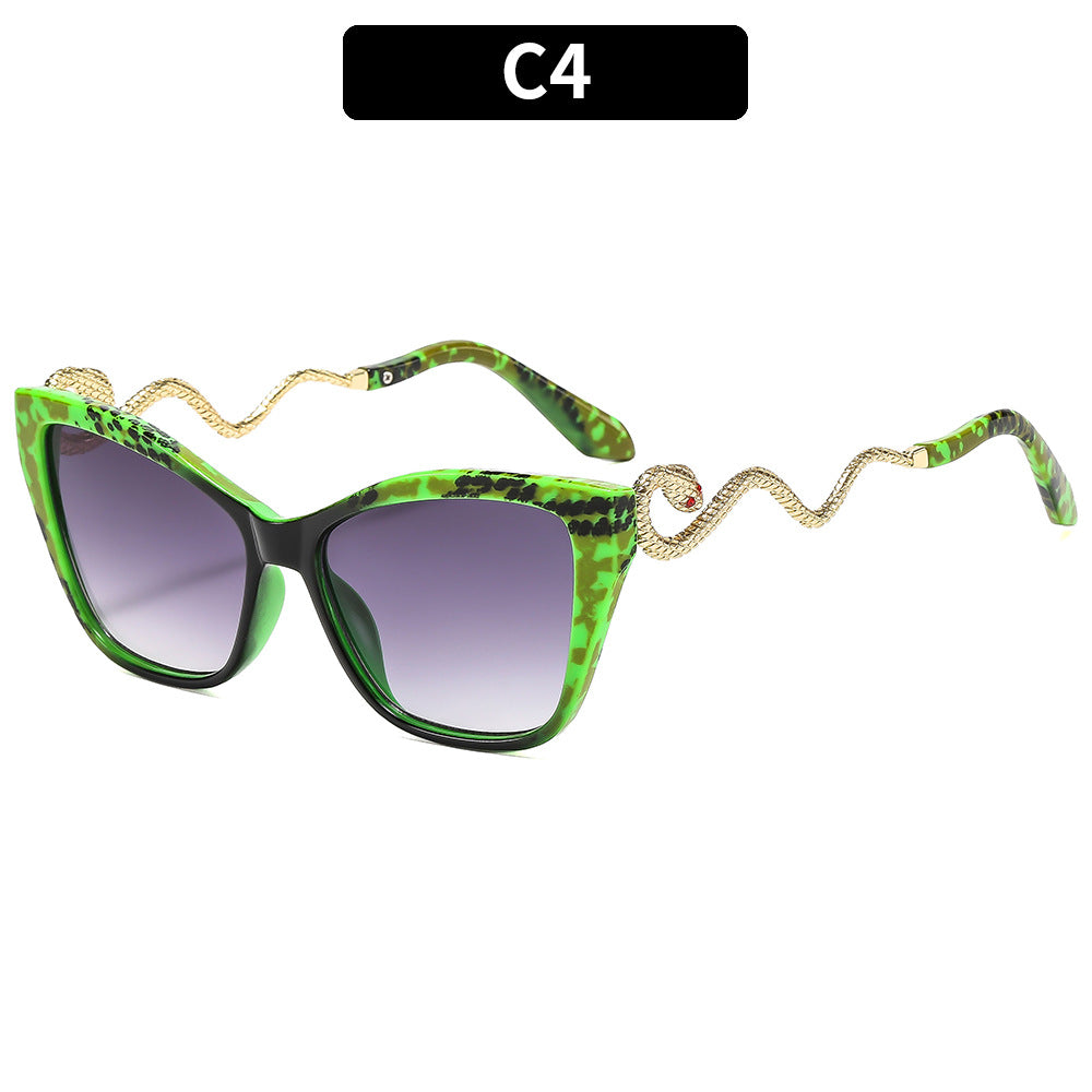 Glamorous Cat-Eye Sunglasses with Snake Detail