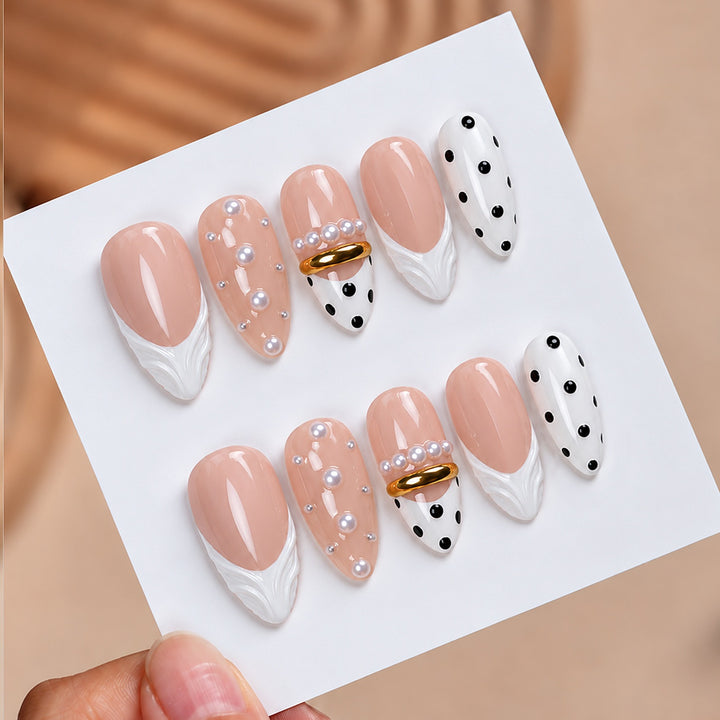 Artificial artificial nails with fashionable dots and embellishments Kalsten