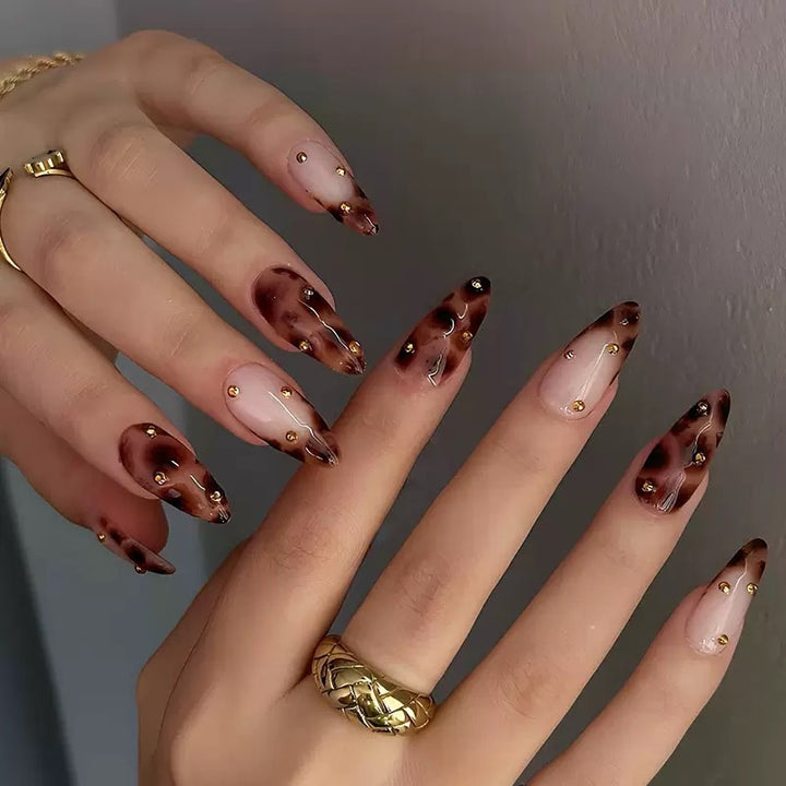Acrylic nail set with luxurious leopard pattern and golden accents Kalsten