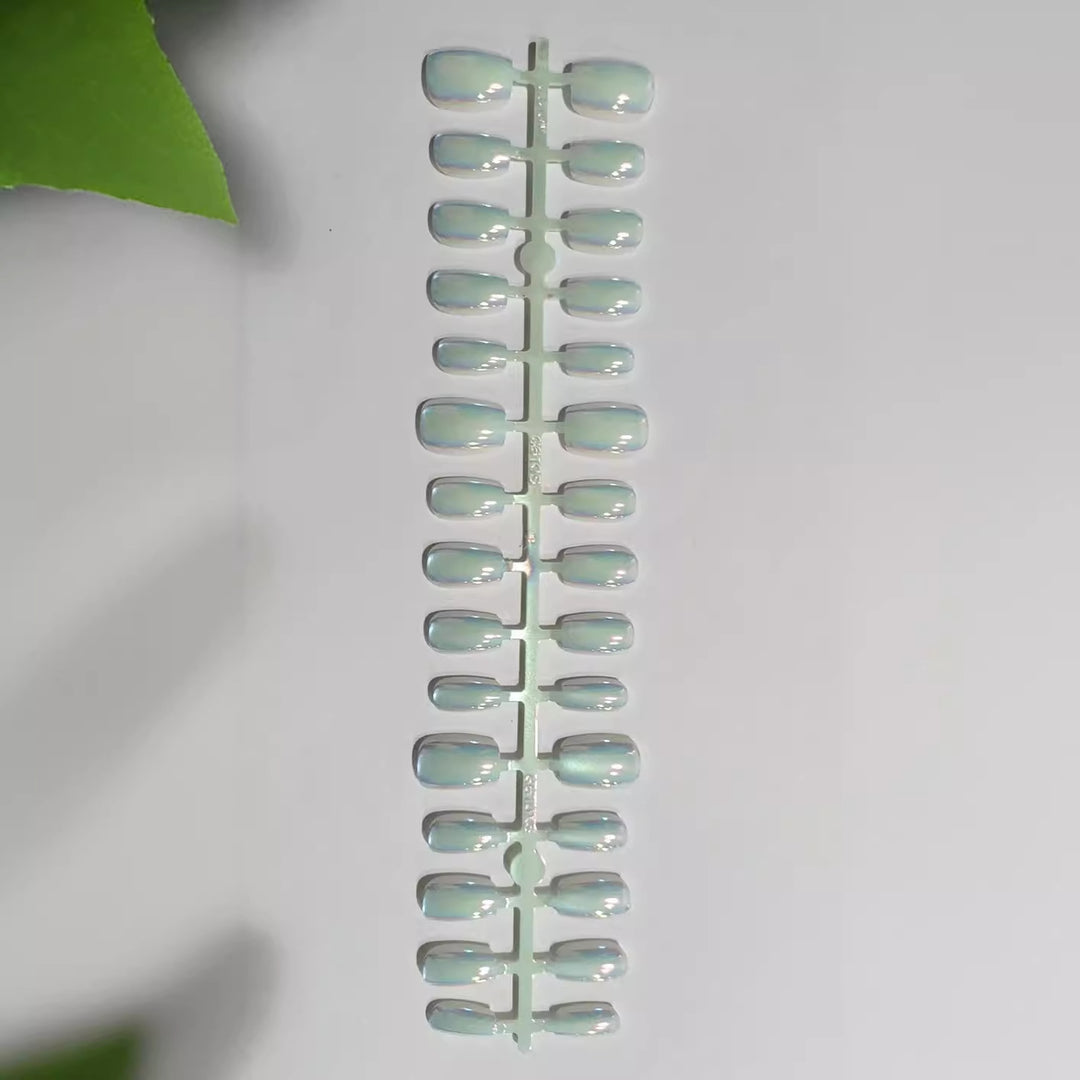 Iridescent Press-On Nail Set Kalsten
