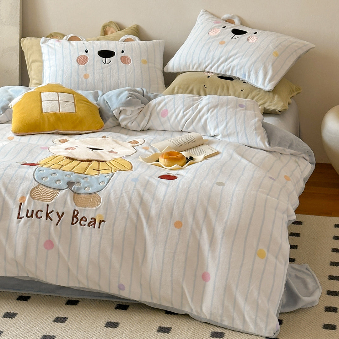 Children's bedding set with three-dimensional ear appliqué and embroidered bear motif