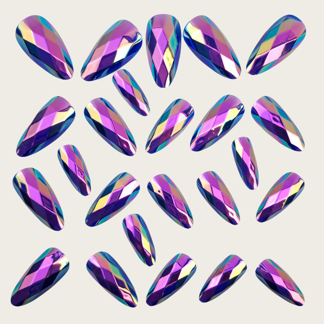 Glamorous artificial nails in 3D crystal look Kalsten