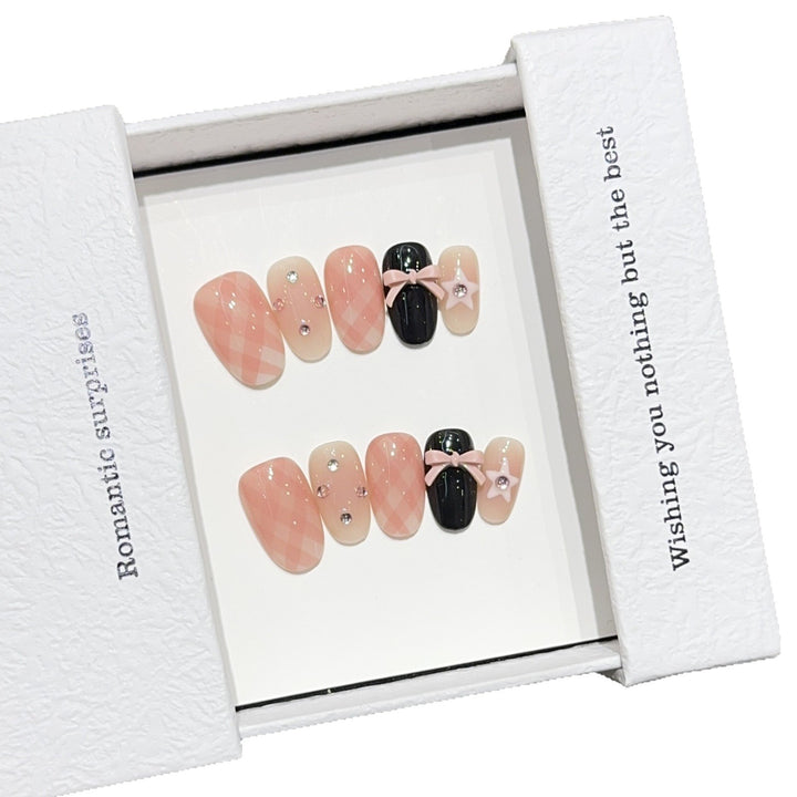 Artificial nails with romantic design and glitter details Kalsten