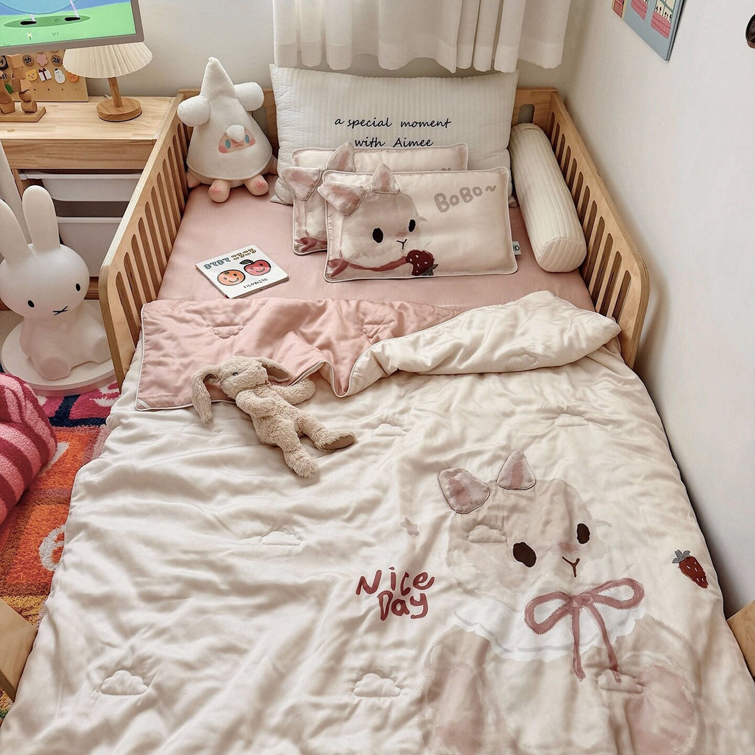 Children's bedding set with mermaid motif made of soft microfiber plush and quilted blanket