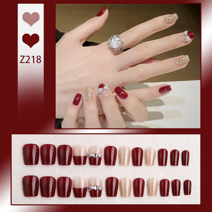 Glamorous artificial nails with glitter and pearl decorations Kalsten
