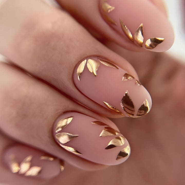 Artificial nail set with elegant gold leaf design Kalsten