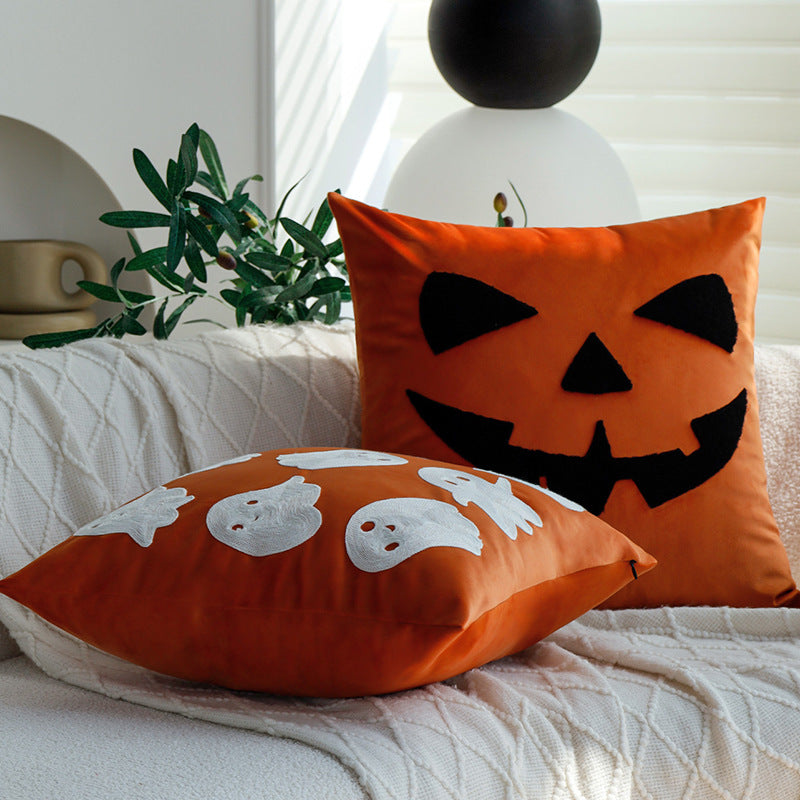 Square decorative cushion cover with Halloween pumpkin face tuft appliqué made of velvet Kalsten
