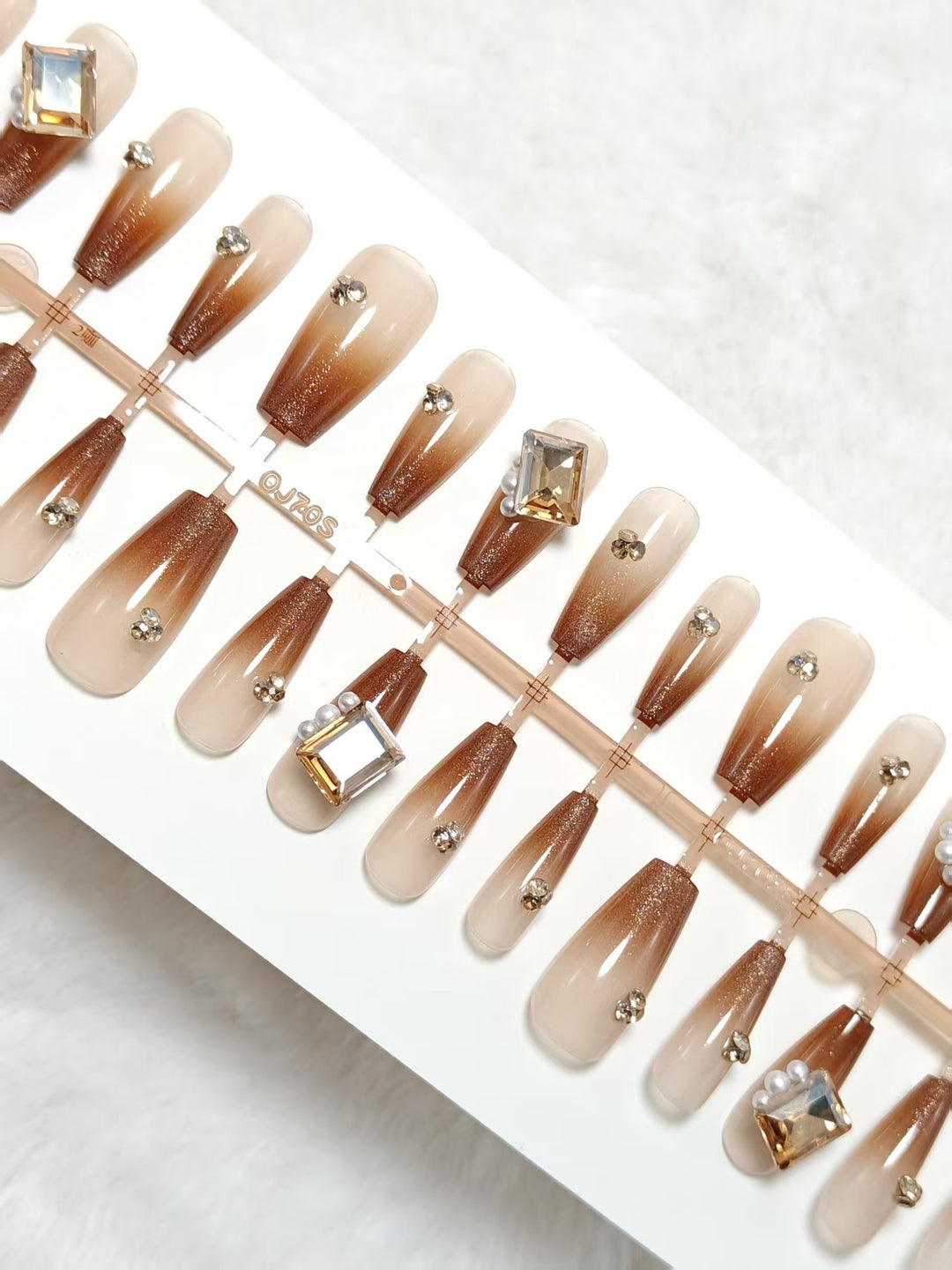 Artificial nails with glitter and ombre effect Kalsten