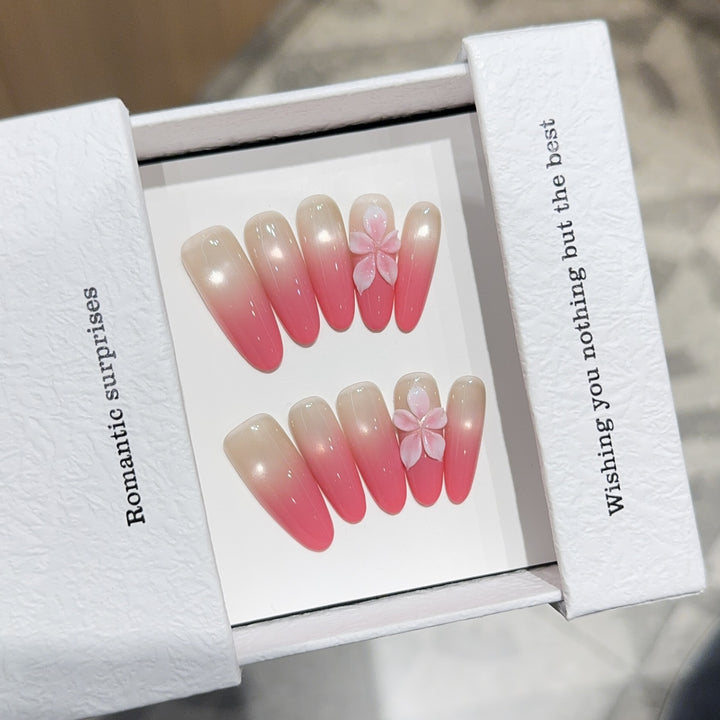Artificial nails with romantic ombre design and floral accents Kalsten