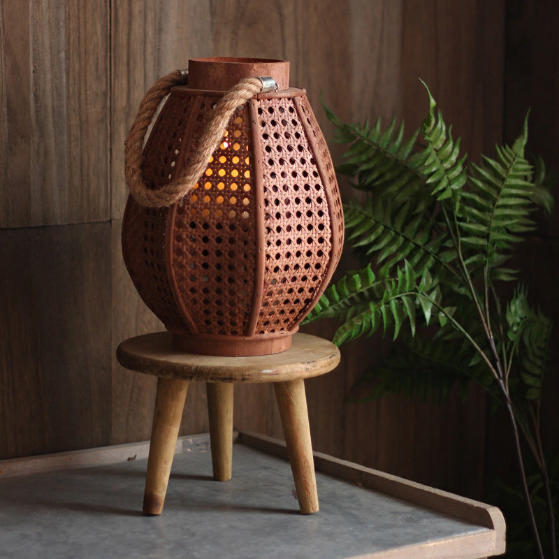 Decorative lantern holder made of natural material Kalsten