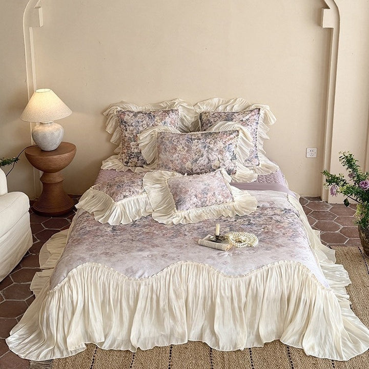 Bedding set with pleated flounces and floral watercolor print
