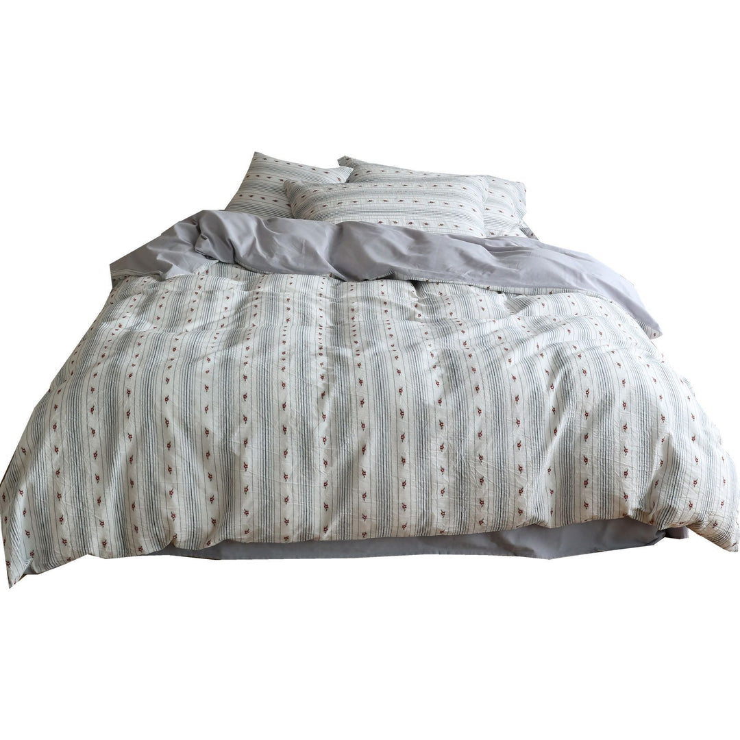 Quilted cotton bedding set with fine embroidery