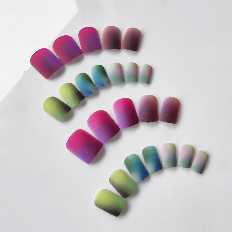 Artificial nails in elegant ombre design Kalsten