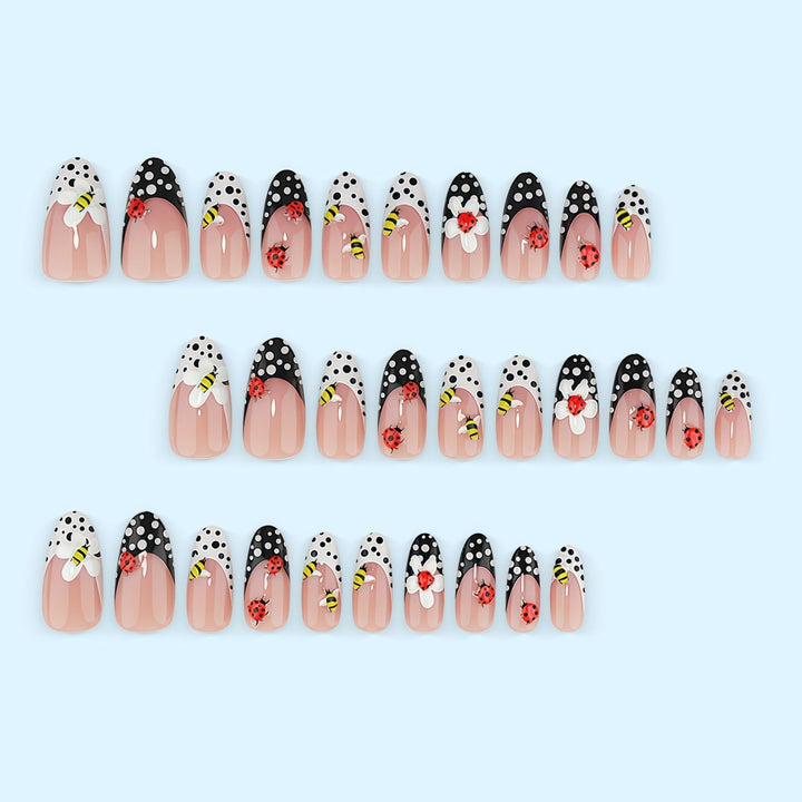 Artificial nails with playful insect design Kalsten