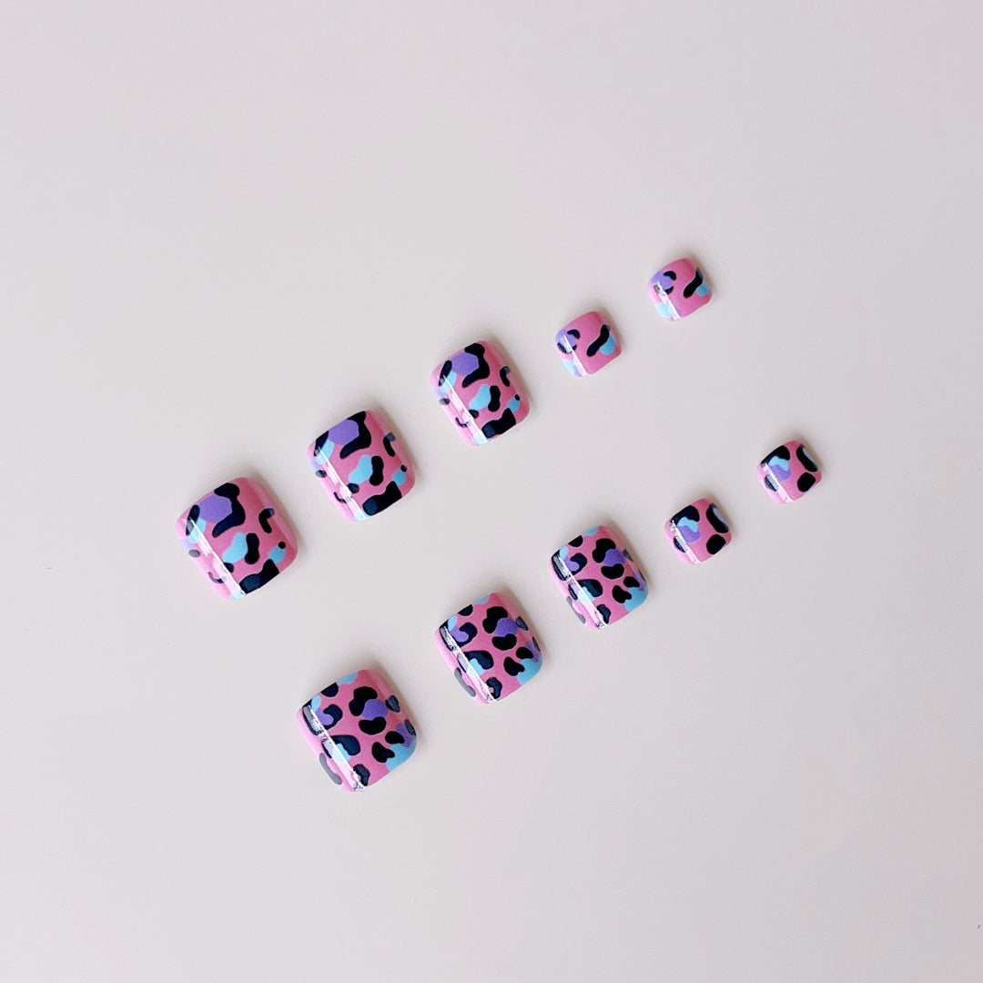 Artificial nail set with vibrant leopard pattern Kalsten