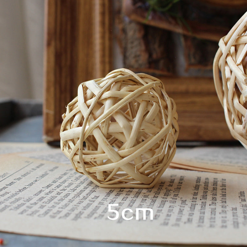 Decorative natural material decor ball Kalsten