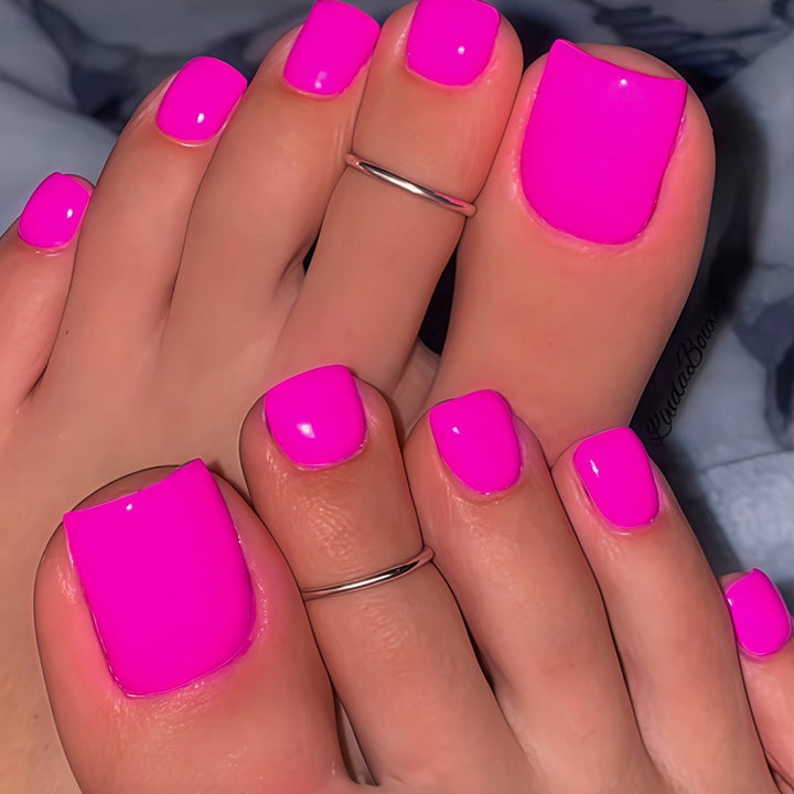 Artificial Nails Set with Shine and Elegant Designs Kalsten