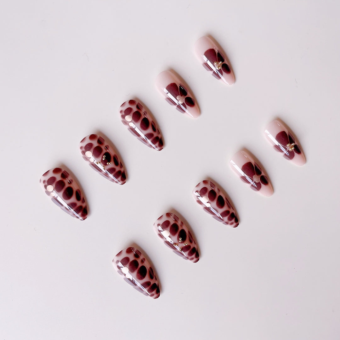 Nail art set with luxurious 3D decorations and golden accents Kalsten