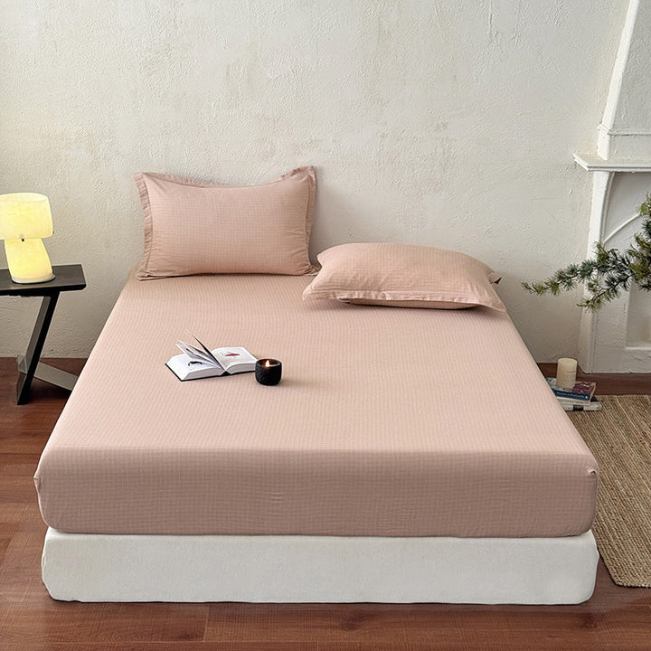 Elastic fitted sheet made of cotton jersey with deep pocket and stretchy all-around elastic