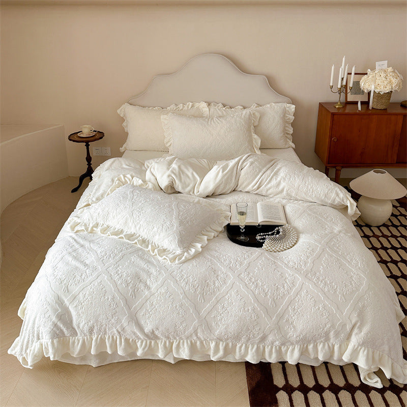 Bedding set with delicate ruffle trim and Jacquard damask structure