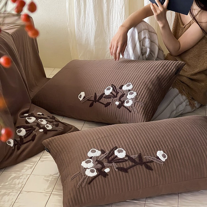 Noble duvet cover and pillowcase set made of cotton satin with floral relief embroidery