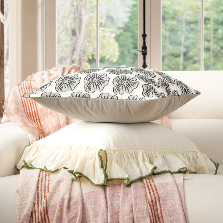 Decorative embroidered cushion cover made of cotton-linen with floral relief pattern Kalsten