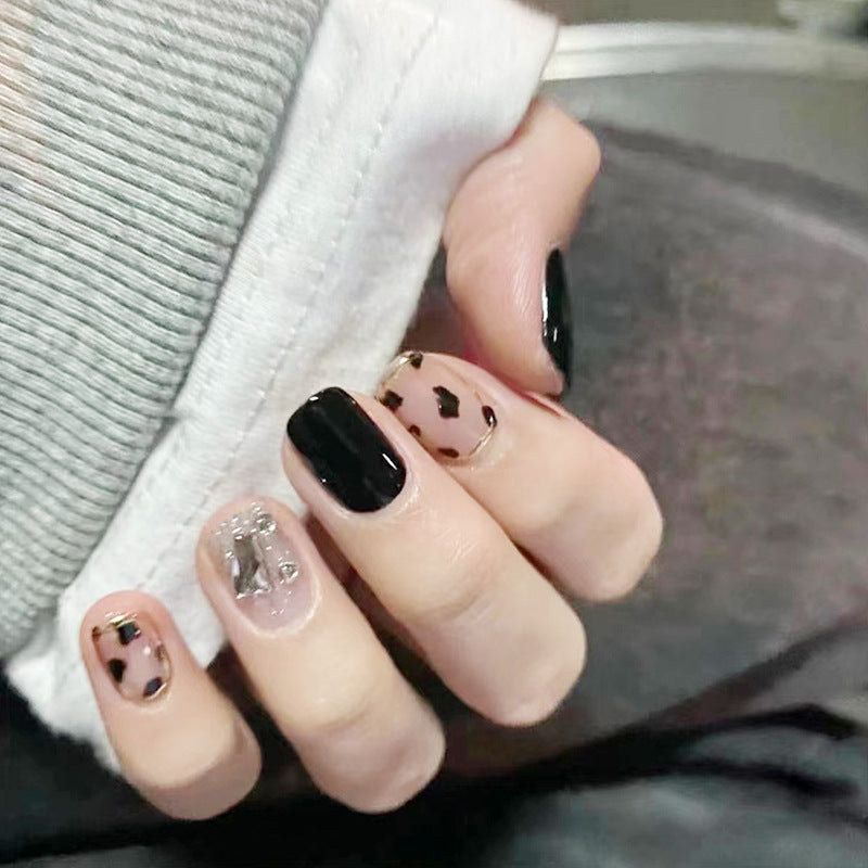 Creative Nail Art Set with Elegant Animal Accents Kalsten