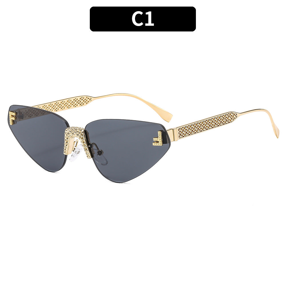 Fashion Cat-Eye Sunglasses with Decorative Golden Accent