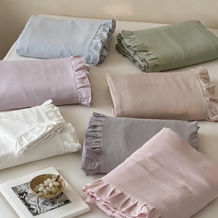 Bedding set with ruffles and extra soft cotton-linen quality