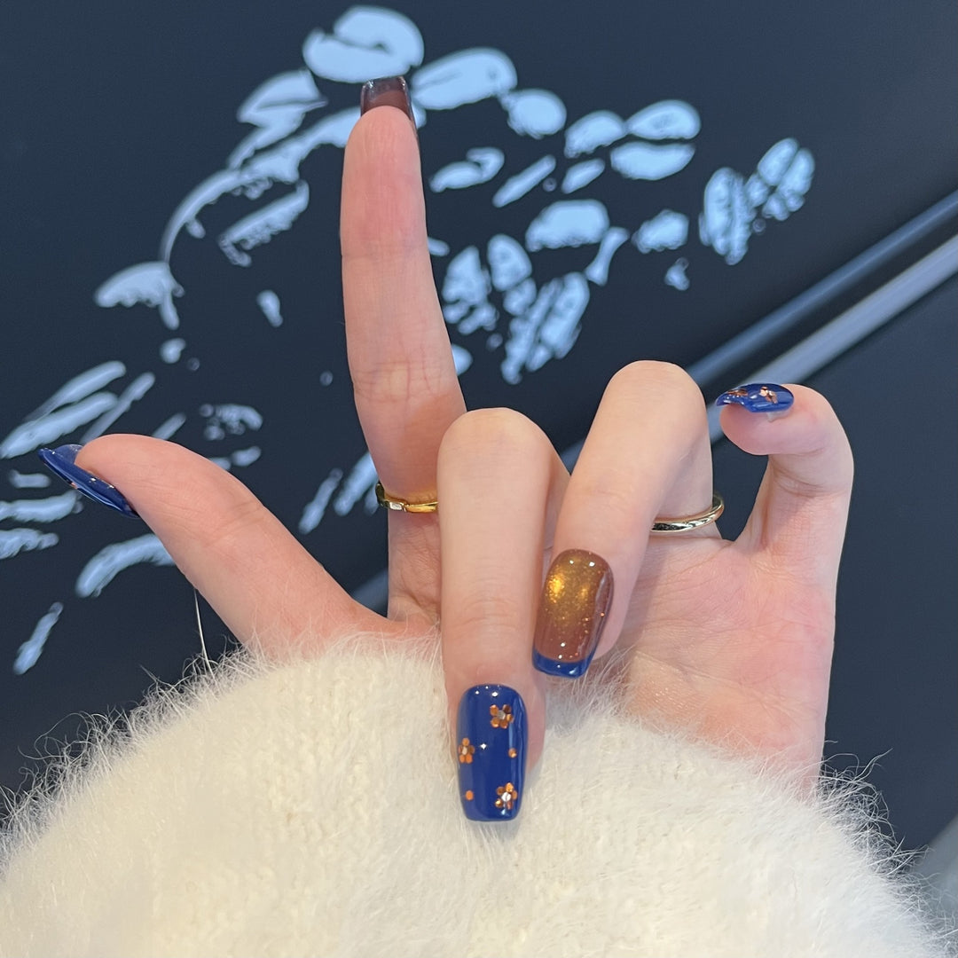 Decorative Press-On Nail Art Set with Glitter and Floral Accents Kalsten