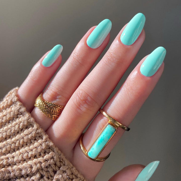 Elegant artificial nails with glossy surface Kalsten