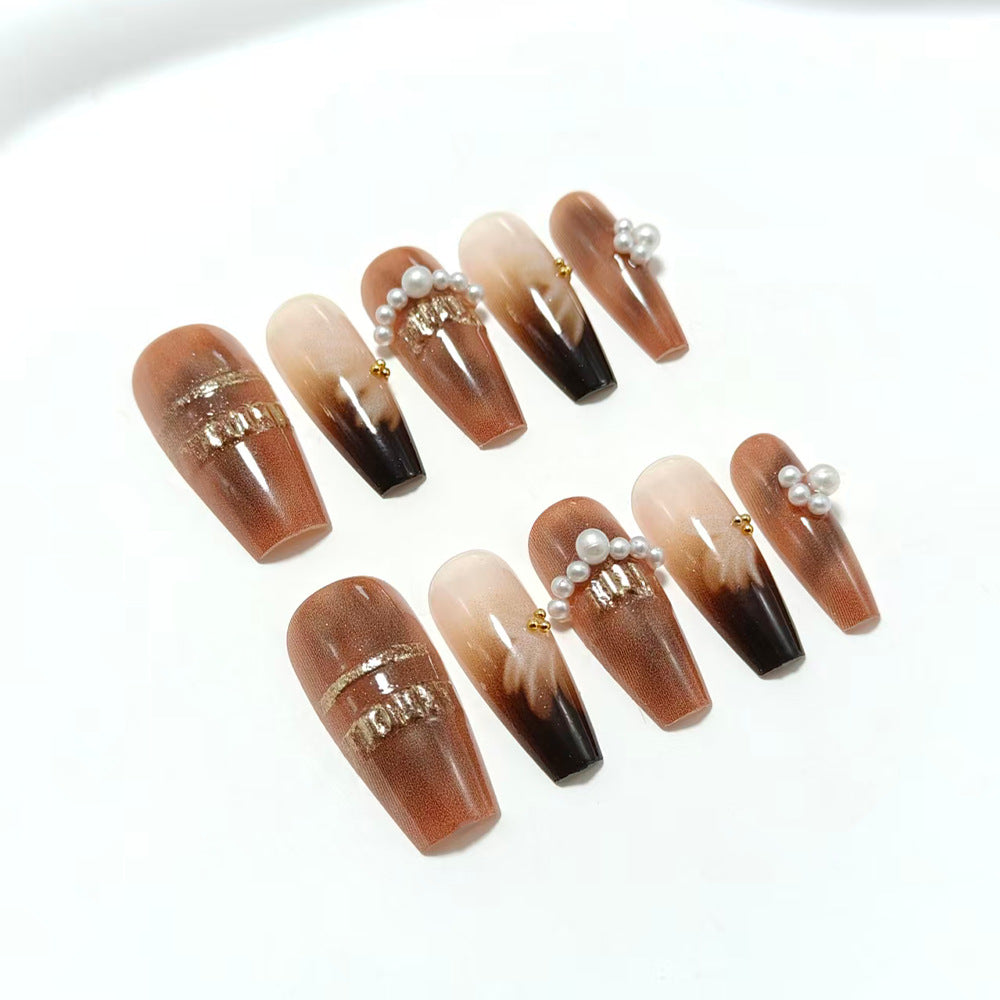 Artificial nails with elegant pearl and gold accents Kalsten