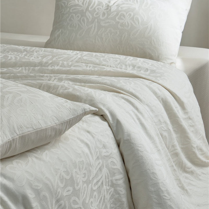 Bedding set made of cotton jacquard with fine quilting and reversible function