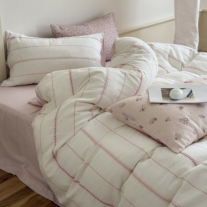 Light bedding set made of cotton gauze with reversible function and quilted blanket