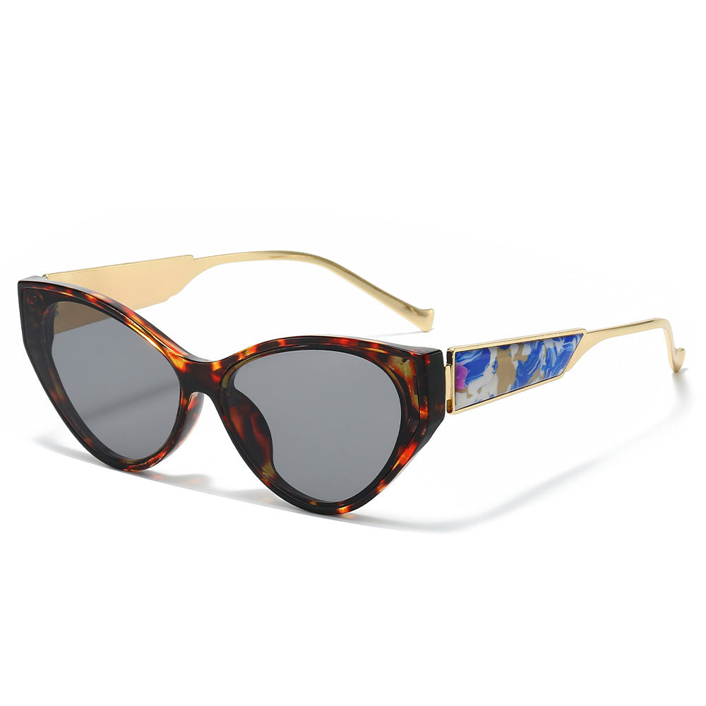 Chic Cat-Eye Sunglasses with Unique Detailing Kalsten
