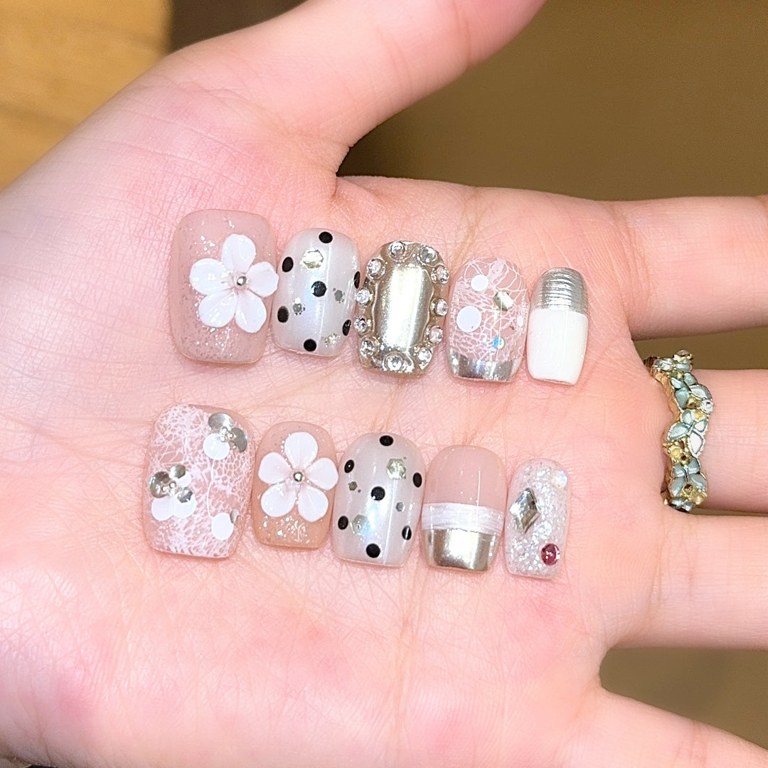 Creative artificial nails with elegant accents Kalsten