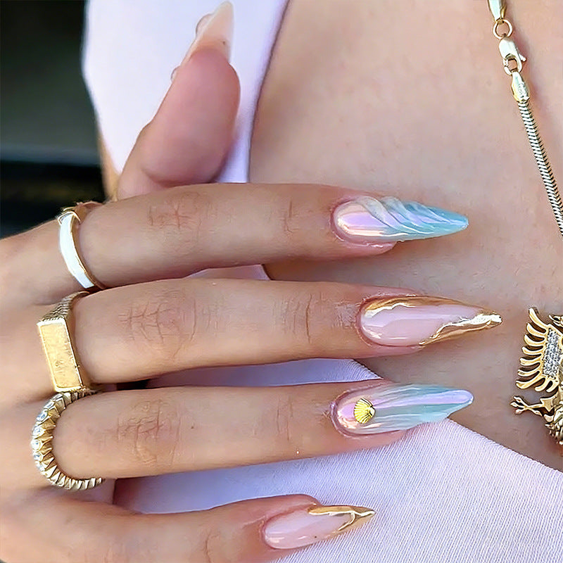 Artificial nails with elegant gradient and golden accents Kalsten