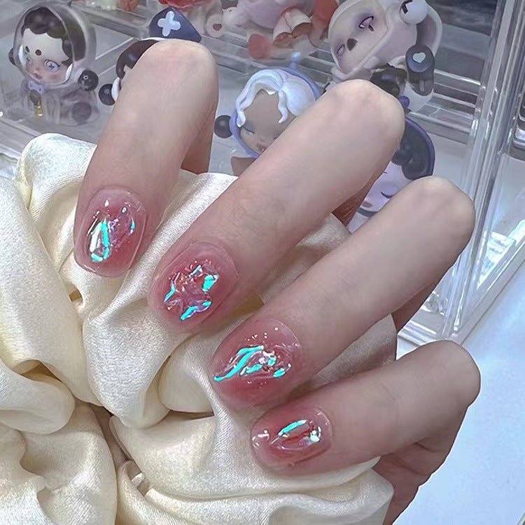 Shiny nail art with holographic accents Kalsten