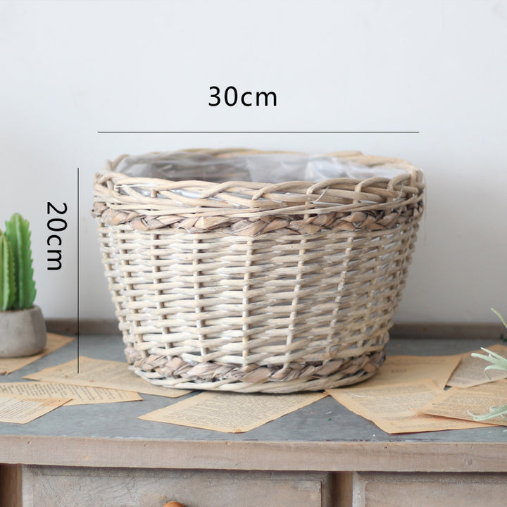 Rustic storage basket made of natural material Kalsten